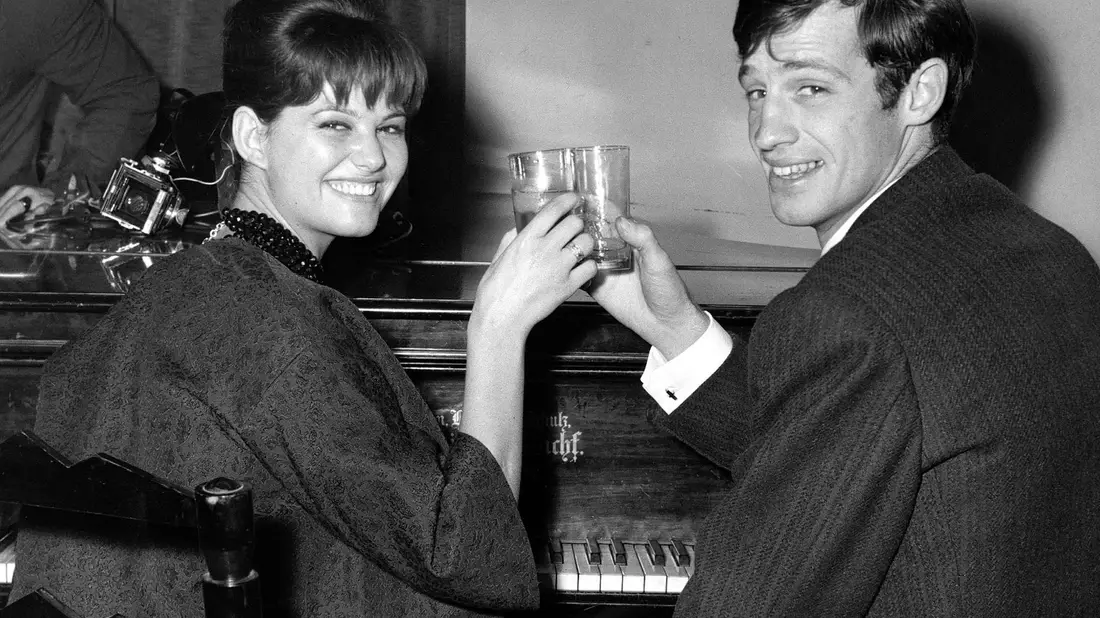 Claudia Cardinale arbeitete auch mit Schauspieler Jean-Paul Belmondo zusammen. (Archivbild von 1960) - Bild: Mario Torrisi/AP/dpa