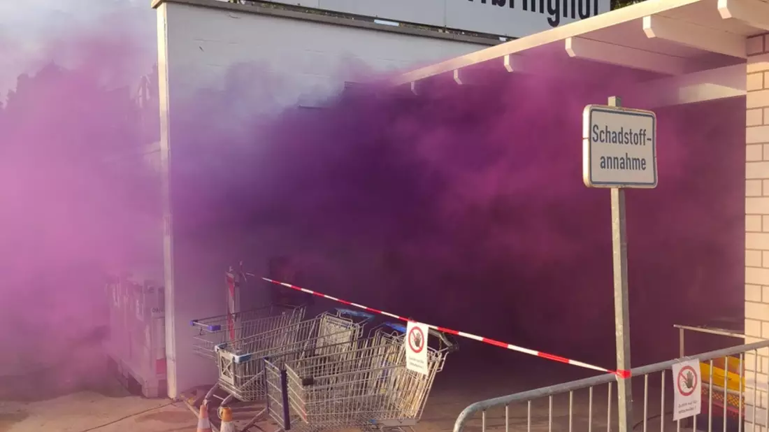 FW-AR: Übung am Wertstoffhof Obereimer: Feuerwehr trainiert den Ernstfall - Bild: presseportal.de