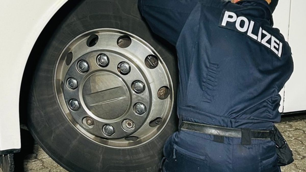 POL-WI: +++ Gemeinsame Kontrolle von Zoll, Polizei und Veterinäramt: Reisebusse mit erheblichen Verstößen gestoppt +++ - Foto: presseportal.de