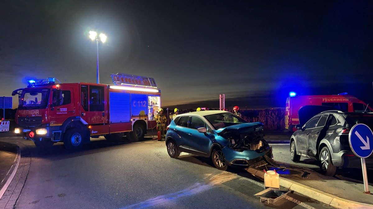 FW Alpen: Verkehrsunfall mit zwei beteiligten Fahrzeugen - Foto: presseportal.de