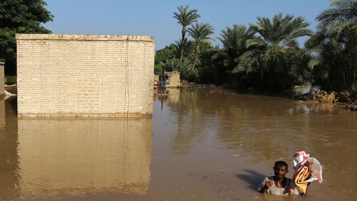 89 Prozent der von Überschwemmungen Betroffenen leben in Ländern mit niedrigem oder mittlerem Einkommen (Archivbild) - Foto: Asim Tanveer/AP/dpa