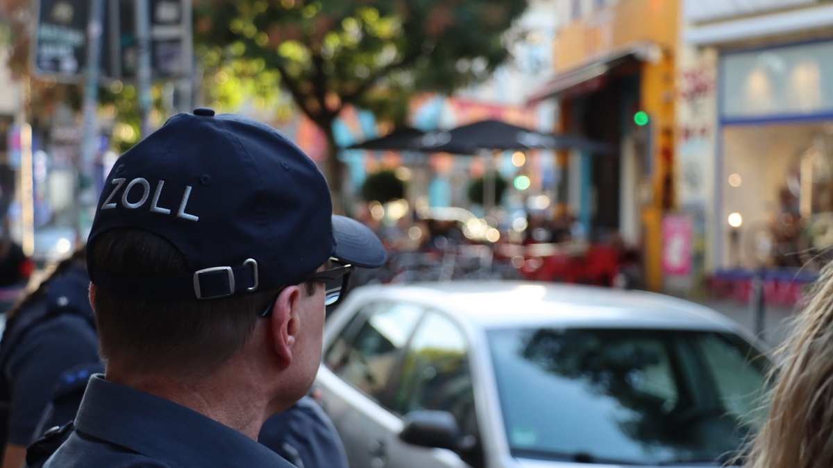 HZA-HB: Bundesweite Schwerpunktprüfung gegen Schwarzarbeit / Zoll überprüft Gastronomie und Hotellerie / 5 Festnahmen wegen illegalen Aufenthalts - Foto: presseportal.de