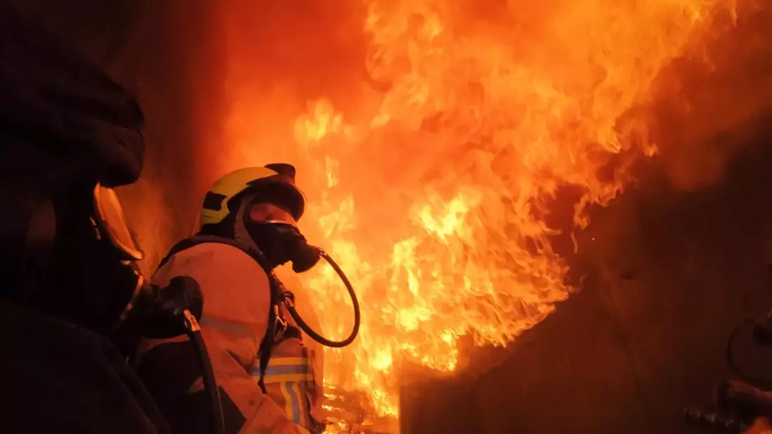 FW-EN: Feuerwehr Herdecke trainiert realistische Brandeinsätze in einem Übungscontainer - Hygienekonzept wird beübt - Bild: presseportal.de