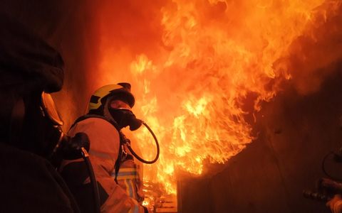 FW-EN: Feuerwehr Herdecke trainiert realistische Brandeinsätze in einem Übungscontainer - Hygienekonzept wird beübt - Foto: presseportal.de