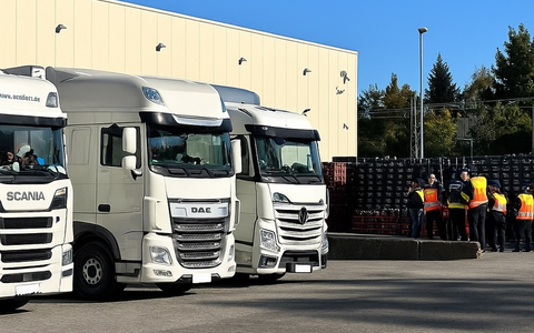 HZA-KI: Kieler Zoll deckt illegale Beschäftigung bei Abfüllunternehmen auf / Drei Personen ohne Arbeitserlaubnis - Foto: presseportal.de