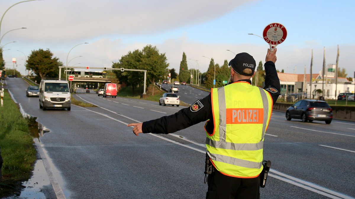 POL-Bremerhaven: Polizei registriert 30 Rotlichtverstöße bei Kontrollaktion - Zwei Autofahrern droht Fahrverbot - Foto: presseportal.de