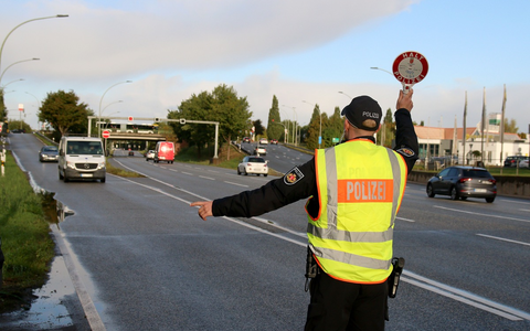POL-Bremerhaven: Polizei registriert 30 Rotlichtverstöße bei Kontrollaktion - Zwei Autofahrern droht Fahrverbot - Foto: presseportal.de
