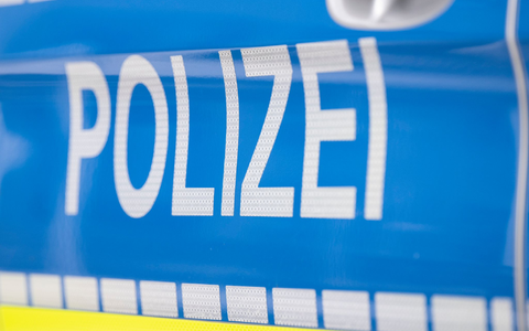 600 Einsatzkräfte haben in mehreren Bundesländern die Wohnungen von 70 Tatverdächtigen durchsucht. (Symbolbild) - Foto: Boris Roessler/dpa