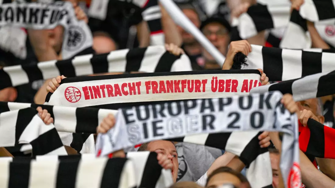 Frankfurter Fans sollen in Neapel nicht ins Stadion kommen. - Bild: Uwe Anspach/dpa