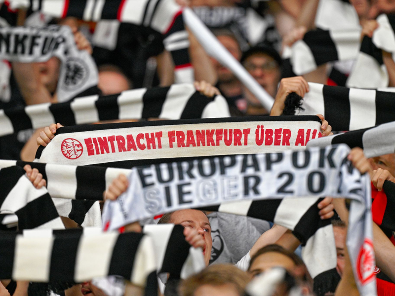 Frankfurter Fans sollen in Neapel nicht ins Stadion kommen. - Foto: Uwe Anspach/dpa