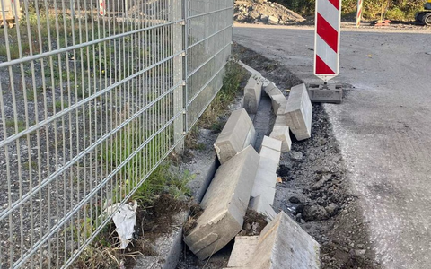 POL-COE: Senden, Von-Liebig-Straße/Minibagger unbefugt in Betrieb genommen und Randsteine beschädigt - Foto: presseportal.de