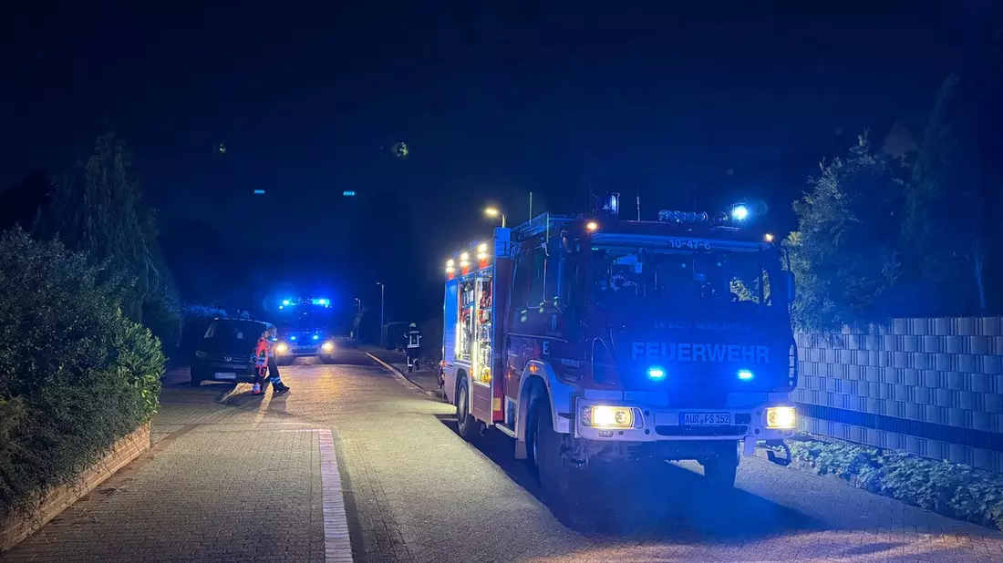 FW-AUR: Kleinstfeuer setzt Gebäudeteil unter dichten Rauch - Bild: presseportal.de