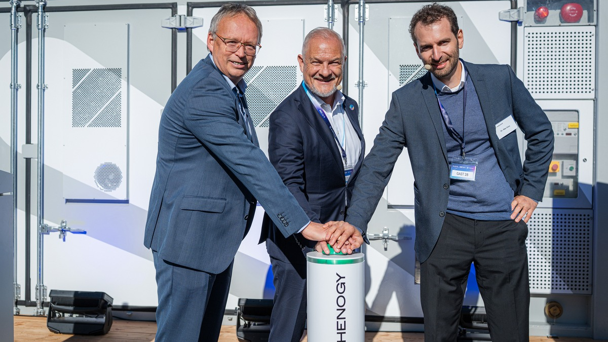 Europäische Premiere: PHENOGY 1.0 - Der erste Natrium-Ionen-Großspeicher geht in Betrieb - Foto: presseportal.de