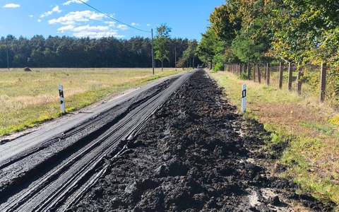 POL-HRO: LKW verliert Mist auf der Fahrbahn - Foto: presseportal.de