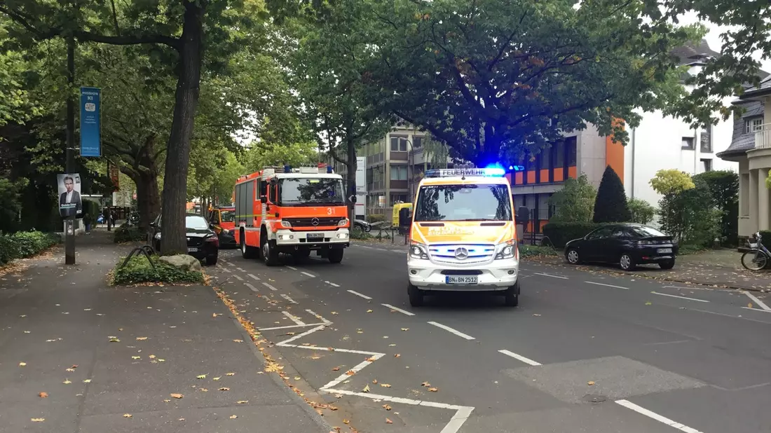 FW-OLL: Carport-Brand in der Parkstraße in Hude - Feuerwehr verhindert Übergreifen auf Wohnhaus (Grund für Update: Straße hinzugefügt) - Bild: presseportal.de
