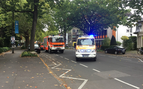 FW-BN: Feuerwehr löscht Brand in Einfamilienhaus - Kennedyallee gesperrt - Foto: presseportal.de