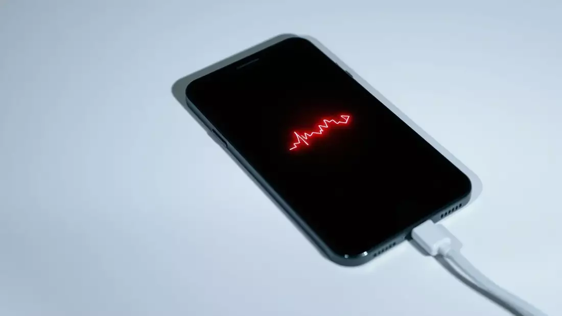 Android 16: Pixel-Nutzer klagen über massive Akku-Probleme Illustration mit AI erstellt übermittelt durch boerse-global.de