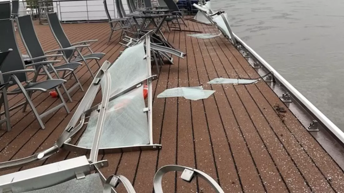 PP-ELT: Brückenanfahrung durch Fahrgastkabinenschiff in Treis-Karden - Bild: presseportal.de
