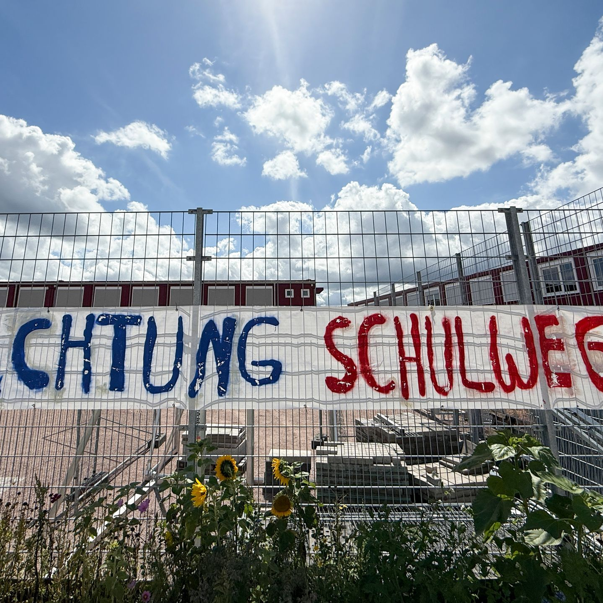 Die Zahl der Unfälle auf dem Schulweg ist gestiegen. (Archiv) - Foto: Christian Charisius/dpa