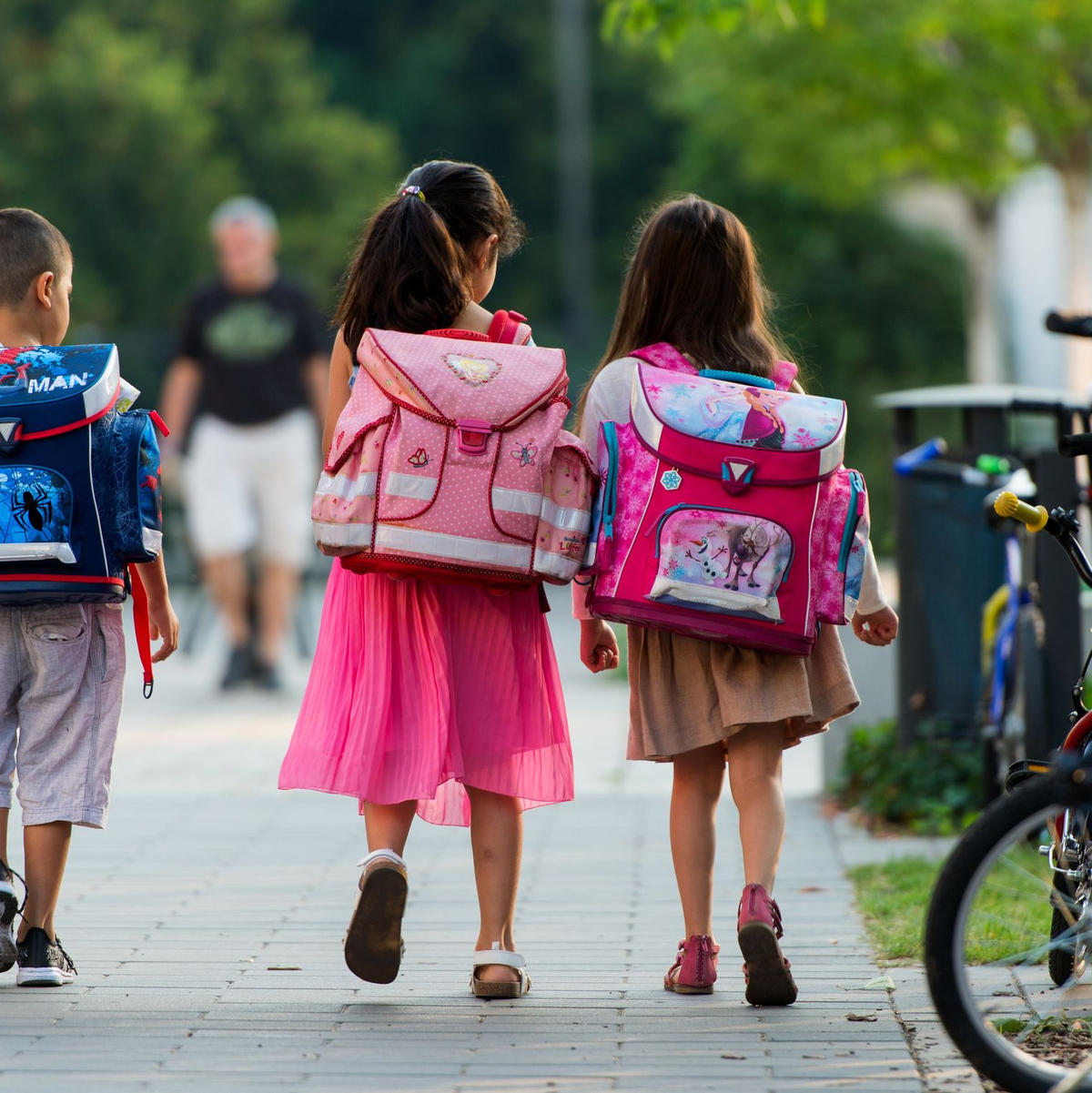 Auf Schulwegen hat es im ersten Halbjahr 2025 mehr Unfälle gegeben. (Archiv) - Foto: Monika Skolimowska/dpa/dpa-tmn