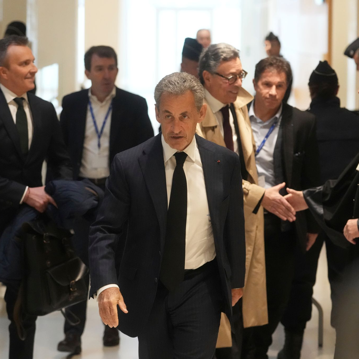 Sarkozy streitet alle Vorwürfe gegen ihn vehement ab. (Archivbild) - Foto: Thibault Camus/AP/dpa
