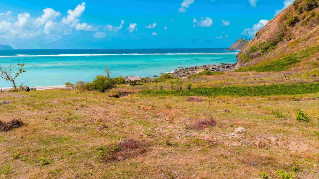 Bisher ist die Region noch ursprünglich und unbebaut.  - Bild: Marina Bay City/Lombok/dpa