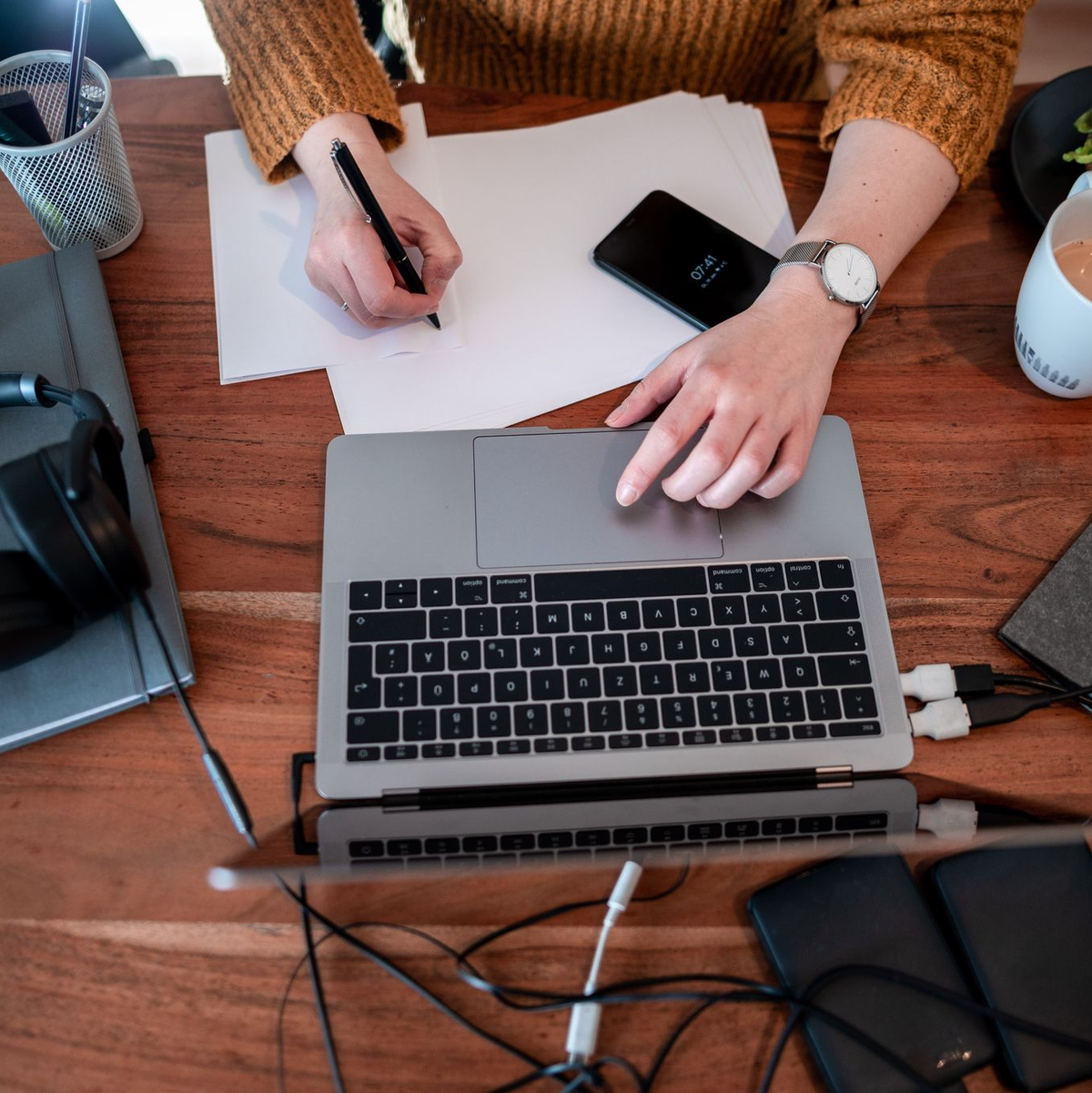 Besonders verbreitet ist das Homeoffice in Dienstleistungsjobs. (Symbolbild) - Foto: Fabian Strauch/dpa/dpa-tmn