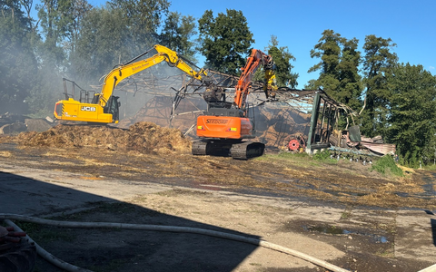 FW-ROW: Scheunenbrand beschäftigt Feuerwehren über 21 Stunden - Foto: presseportal.de