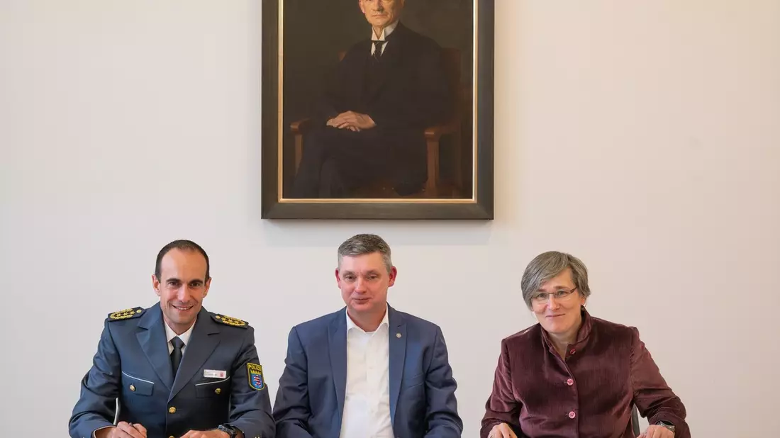 Mittelhessen: Arbeitsstelle Holocaustliteratur der Universität Gießen und Polizeipräsidium Mittelhessen kooperieren in Allianz für Demokratie - Bild: presseportal.de