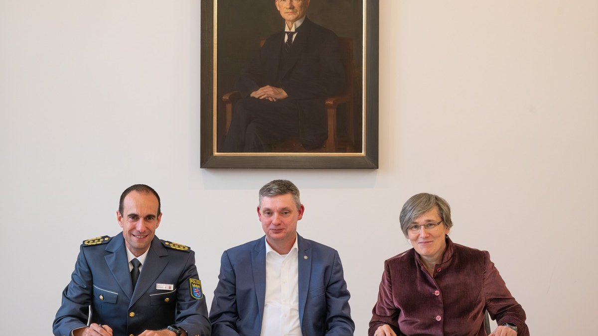 Mittelhessen: Arbeitsstelle Holocaustliteratur der Universität Gießen und Polizeipräsidium Mittelhessen kooperieren in 