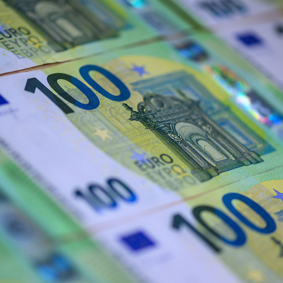 Erst Anfang 2025 hatte es eine Welle an Beitragserhöhungen gegeben. (Symbolbild)  - Foto: Hendrik Schmidt/dpa