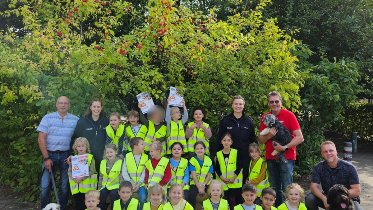 POL-CLP: Cloppenburg - Grundschulen des Landkreises mit Malbüchern ausgestattet - Foto: presseportal.de