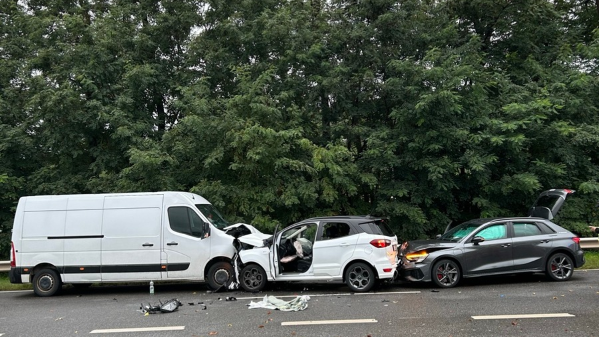 POL-PDTR: Frontalzusammenstoß zwischen Transporter und PKW - zwei Personen verletzt - Foto: presseportal.de