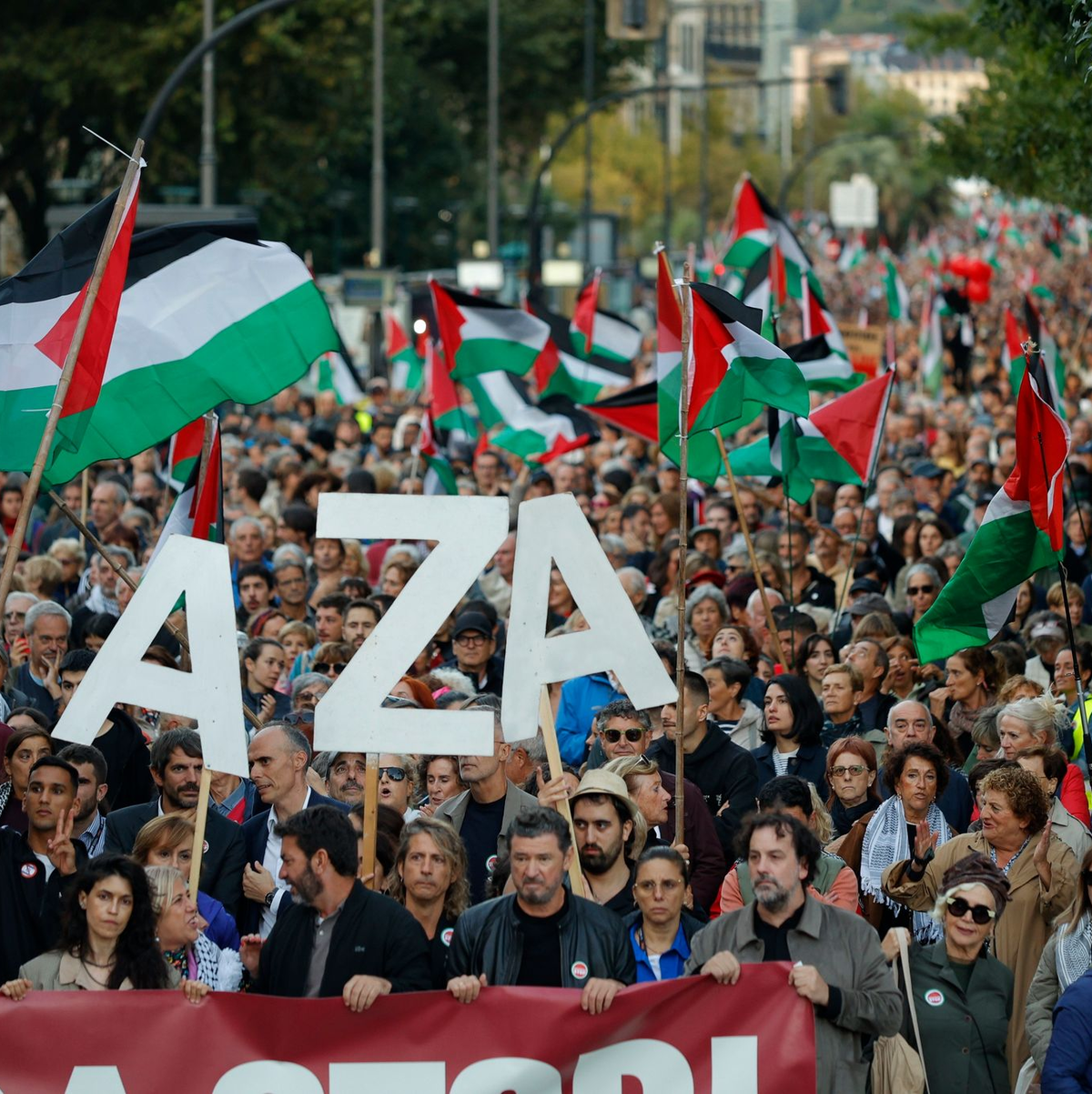 An einer propalästinensischen Demonstration am Rande des Internationalen Filmfestivals von San Sebastián beteiligten sich am Donnerstag mehrere Tausend Menschen. - Foto: Arnaitz Rubio/EUROPA PRESS/dpa