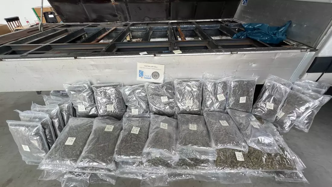 HZA-K: Kölner Zoll findet rund 5,5 Kilogramm Kokain und mehr als 63 Kilogramm Marihuana in Schmugglerfahrzeug / Straßenverkaufswert von rund einer Million Euro - Bild: presseportal.de