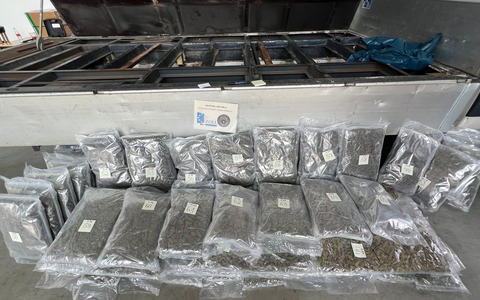 HZA-K: Kölner Zoll findet rund 5,5 Kilogramm Kokain und mehr als 63 Kilogramm Marihuana in Schmugglerfahrzeug / Straßenverkaufswert von rund einer Million Euro - Foto: presseportal.de