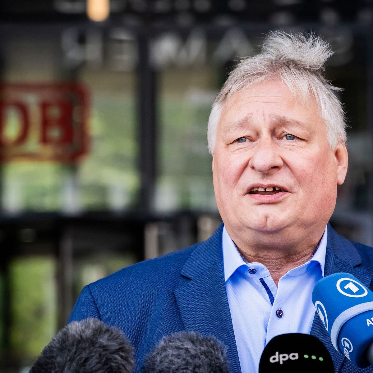 Lautester Gegner der möglichen Berufung Rompfs als Chef der InfraGo war EVG-Chef Martin Burkert. (Archivbild) - Foto: Christoph Soeder/dpa