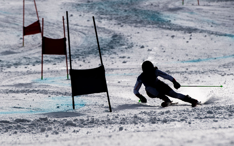 Im Ski-Weltcup wird es künftig nach einem Beschluss des Weltverbandes FIS Geschlechtertests geben. (Archivfoto) - Foto: David Taneèek/CTK/dpa