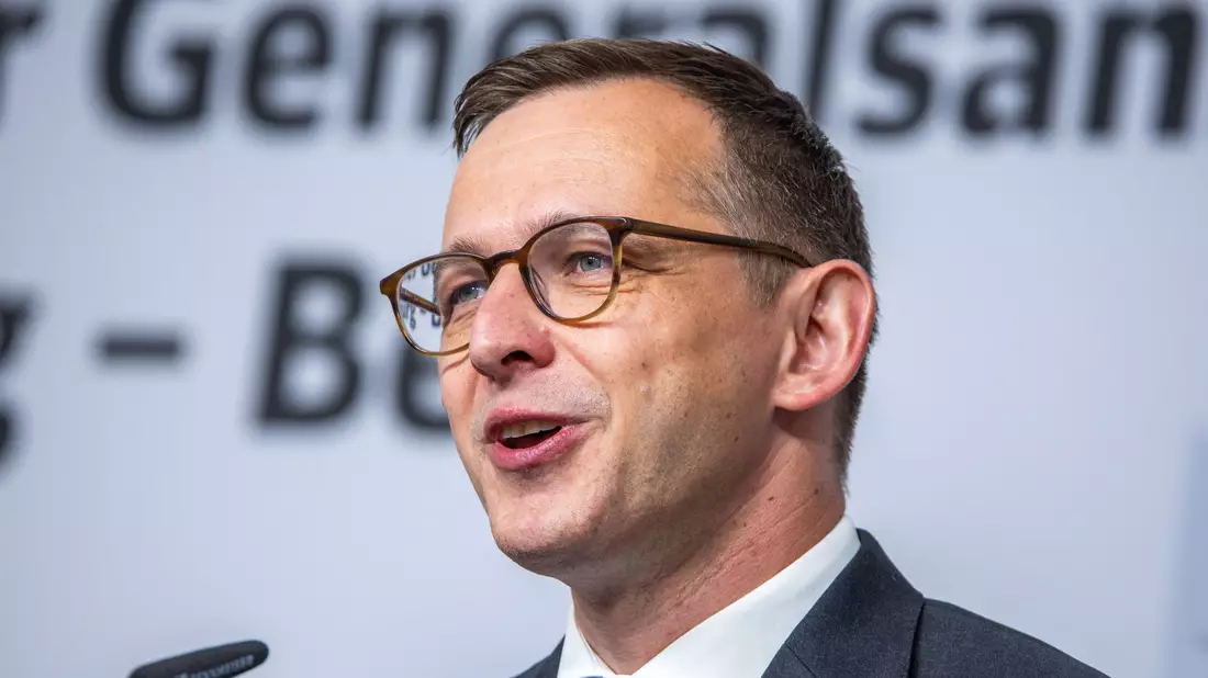 Der bisherige Chef bleibt im Amt. - Bild: Jens Büttner/dpa
