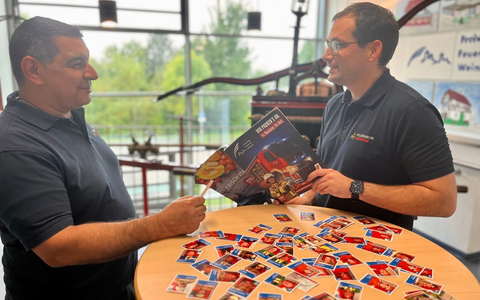 FW Weinheim: Feuerwehr Weinheim startet eigenes Stickeralbum - Kick-off-Party am 27. September - Foto: presseportal.de