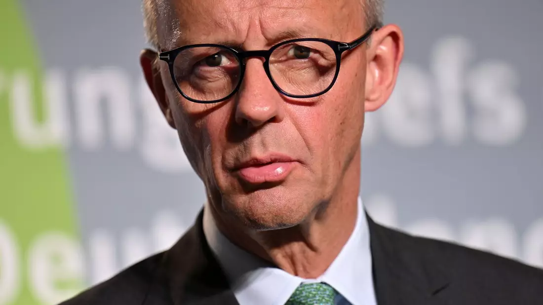 Die Ukraine soll nach dem Willen des Kanzlers von russischem Vermögen profitieren. - Bild: Martin Schutt/dpa