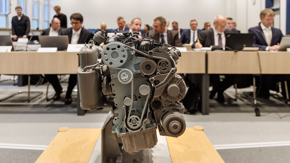 Vor dem OVG Schleswig wurde über die Genehmigung eines VW-Software-Updates in der Motorsteuerung durch das KBA verhandelt. - Foto: Markus Scholz/dpa