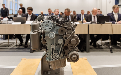 Vor dem OVG Schleswig wurde über die Genehmigung eines VW-Software-Updates in der Motorsteuerung durch das KBA verhandelt. - Foto: Markus Scholz/dpa