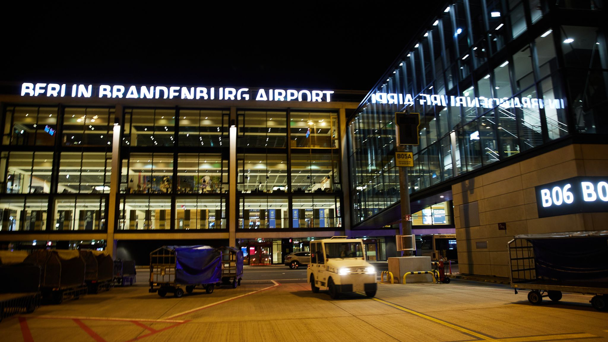 Am BER gibt es weiterhin Probleme mit der IT. (Archivbild) - Foto: Jörg Carstensen/dpa