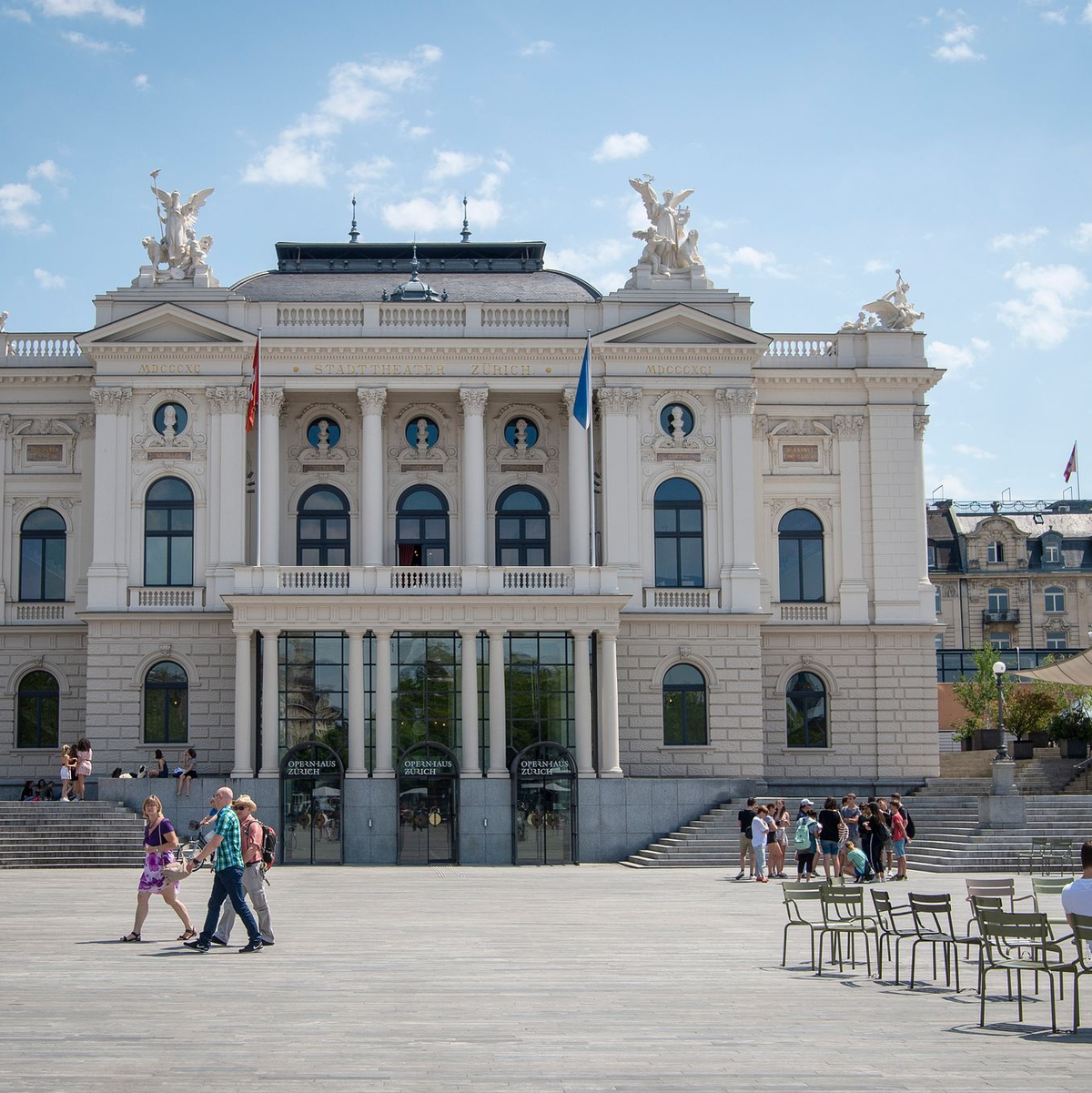Das Opernhaus Zürich liegt in einer Kritikerumfrage vorn. (Archivbild) - Foto: Melanie Duchene/Keystone/dpa