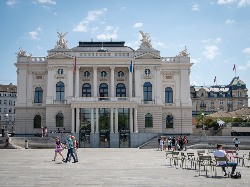 Das Opernhaus Zürich liegt in einer Kritikerumfrage vorn. (Archivbild) - Foto: Melanie Duchene/Keystone/dpa