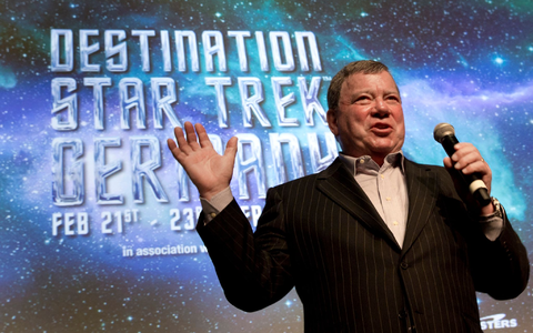 Nach Berichten über einen medizinischen Notfall meldet sich «Star Trek»-Schauspieler William Shatner bei seinen Fans zu Wort. (Archivbild) - Foto: picture alliance / dpa