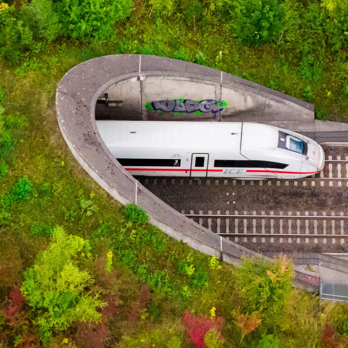 Mit dem neuen Fahrplan der Deutschen Bahn gibt es ab Mitte Dezember mehr Sprinter-Verbindungen. (Archivbild) - Foto: Julian Stratenschulte/dpa