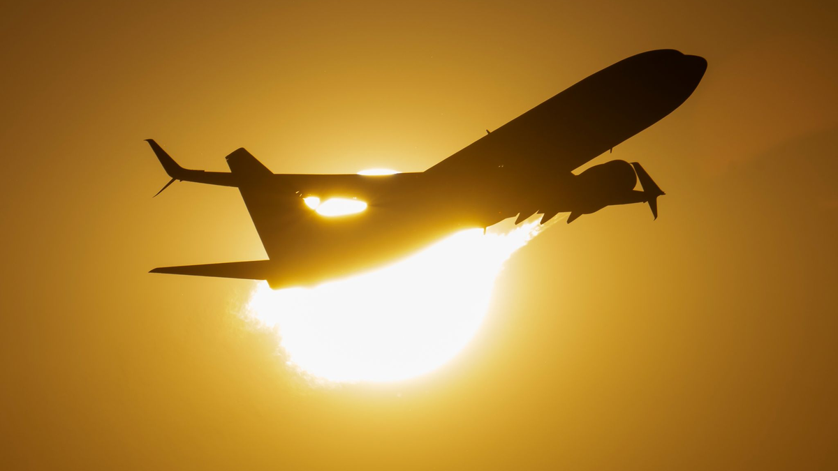 Mit einer gemeinsamen Initiative wollen die Gewerkschaften im Luftverkehr auf branchenweite Herausforderungen reagieren. - Foto: Boris Roessler/dpa