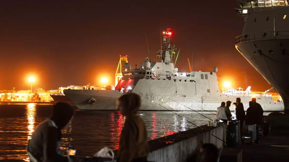 Das Hochsee-Patrouillenboot «Furor» der spanischen Marine ist knapp 94 Meter lang und speziell für Rettungs- und Hilfseinsätze ausgerüstet. Bewaffnet ist es nur leicht. - Bild: Alfonso Duran/AP/dpa